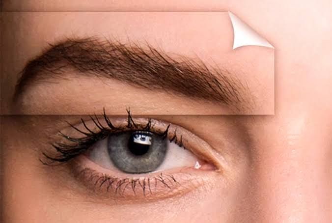 Augenbrauen-Haartransplantation: Der permanente Weg zu dichten und perfekten Eyebrows