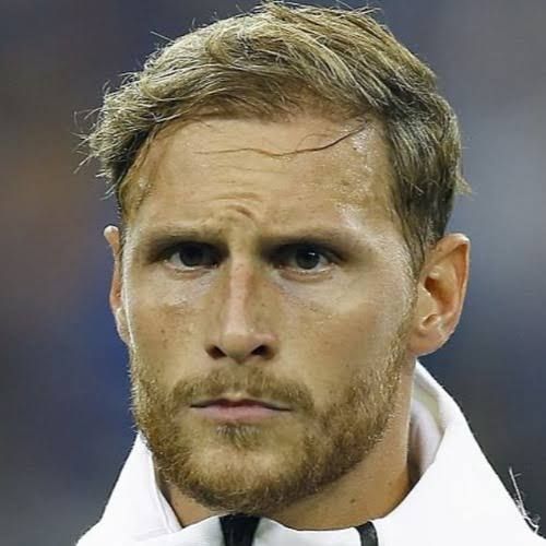 benedikt Höwedes Haartransplantation: Die ehrliche Verwandlung des Schalker Kult-Kapitäns