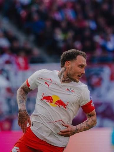 David Raum Haartransplantation: Der Bundesliga-Star und sein offener Umgang mit dem Haar-Upgrade